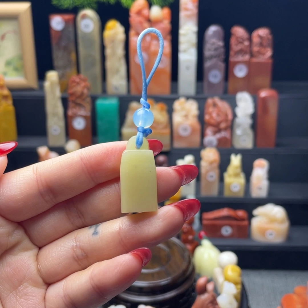 寿山石印石芙蓉钮