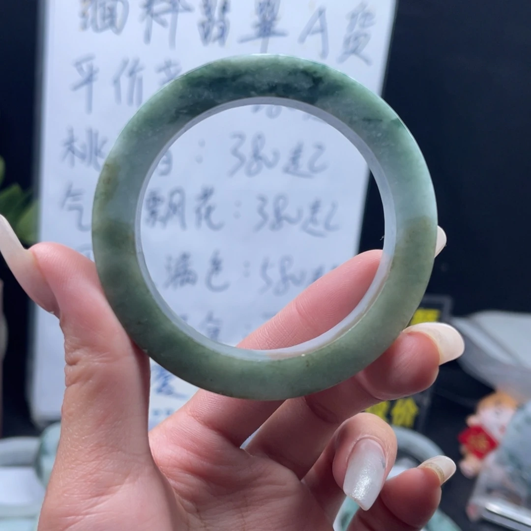 定制翡翠未镶嵌手镯