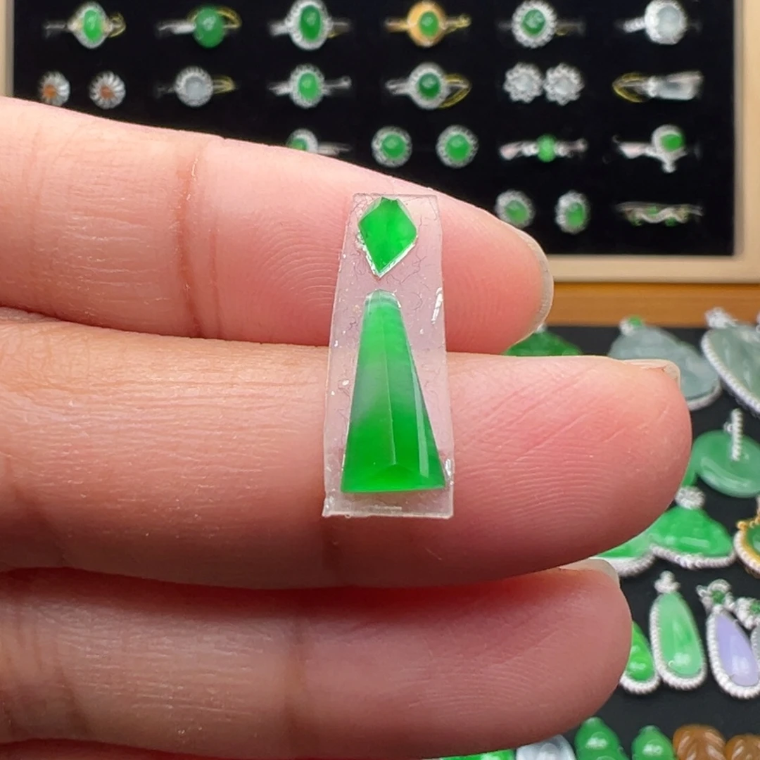 翡翠未镶嵌颈饰切割