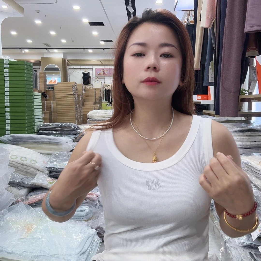 棉5203白色背心一件