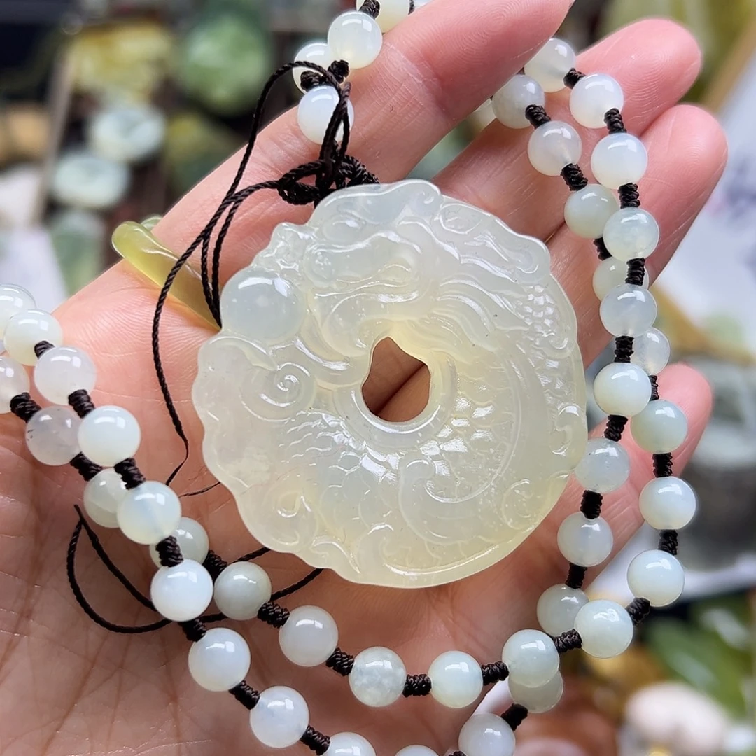 岫玉未镶嵌颈饰岫玉龙扣