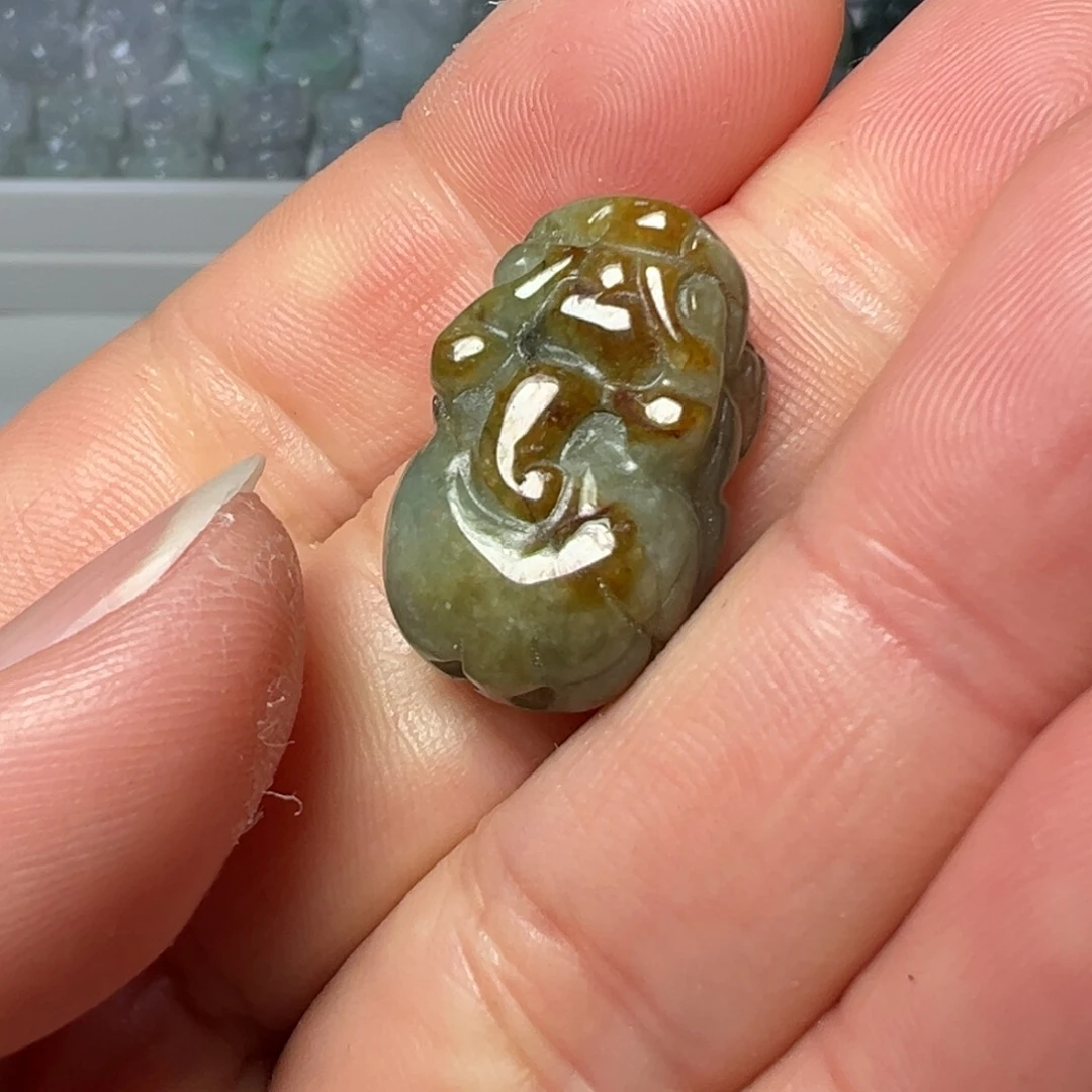 翡翠未镶嵌颈饰两头孔貔貅一个50块