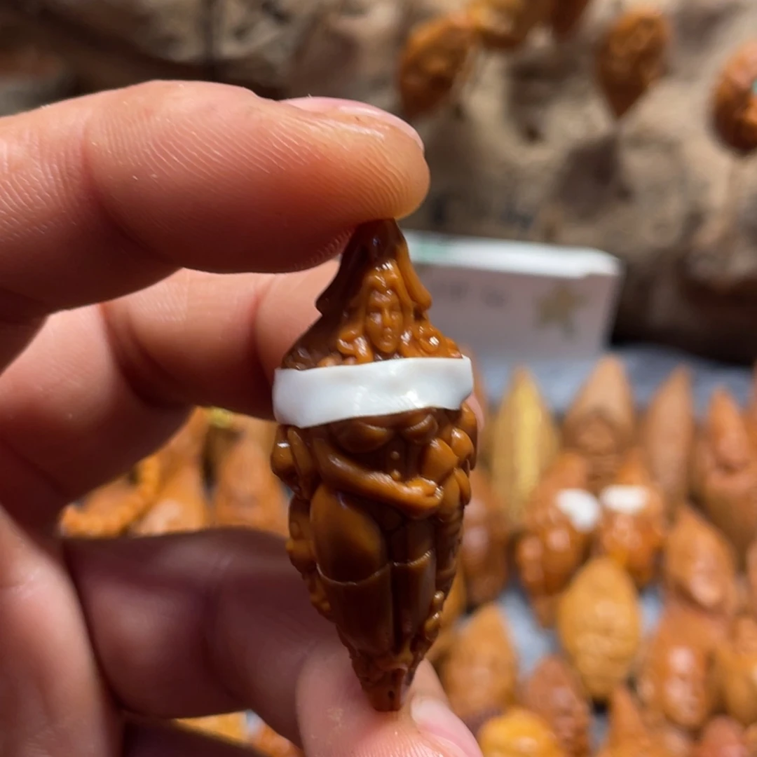 橄榄核吊坠兔女郎377