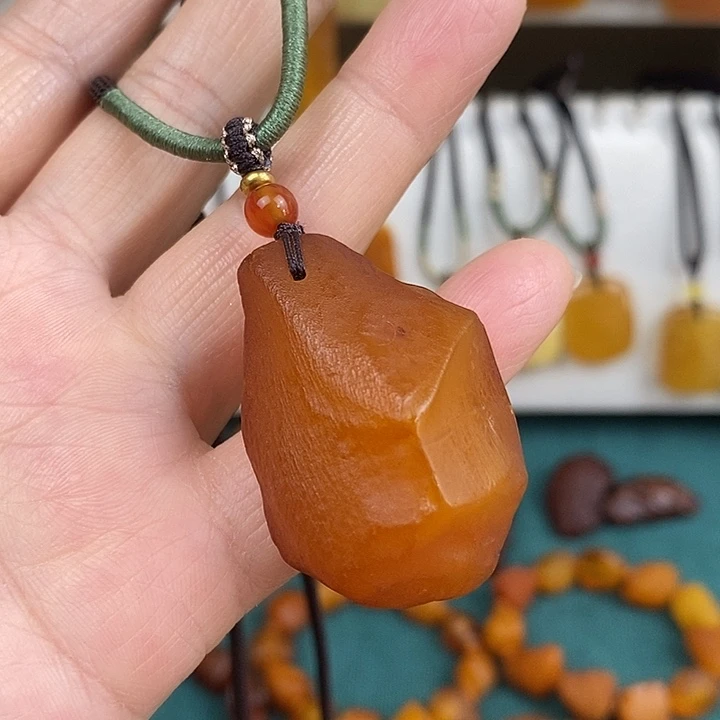 琥珀未镶嵌颈饰吊坠