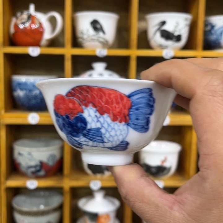 十****?手绘青花鲤鱼茶杯