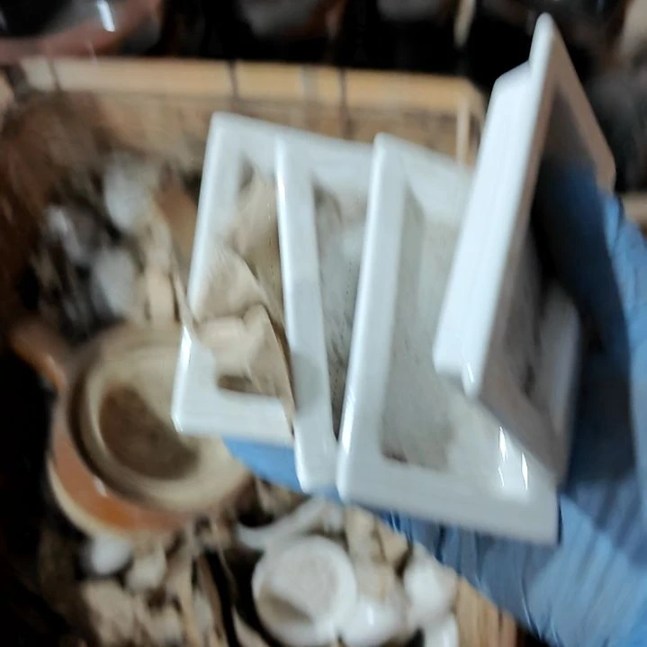 摆件盘子碗茶壶啥都有