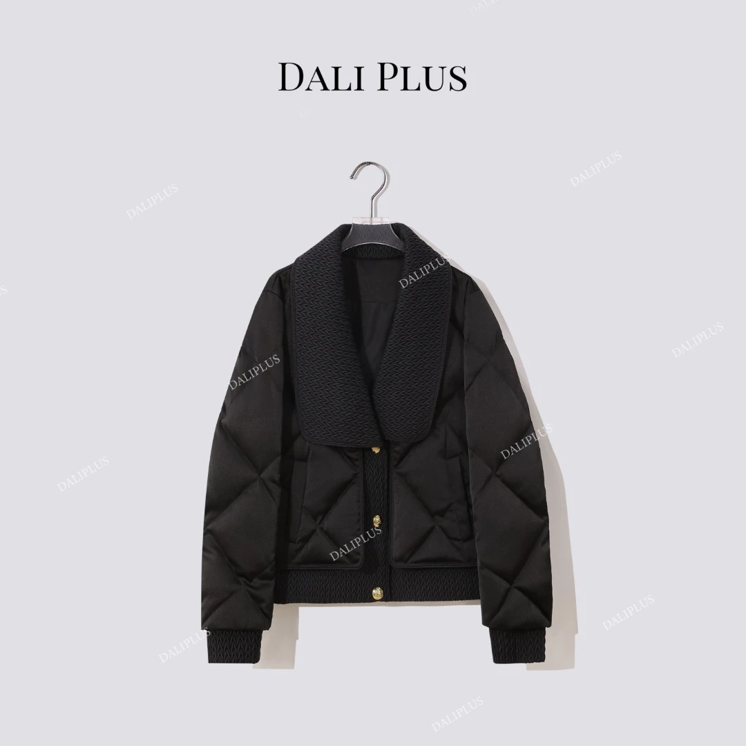 DALI PLUS“95白鹅绒服”轻薄洋气麦穗纹香风羽绒服-D5ST1496