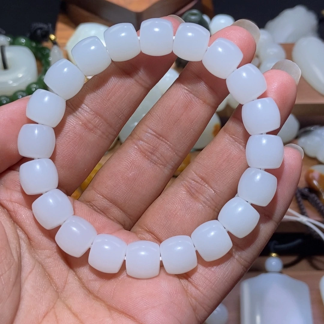 风***。和田玉未镶嵌颈饰