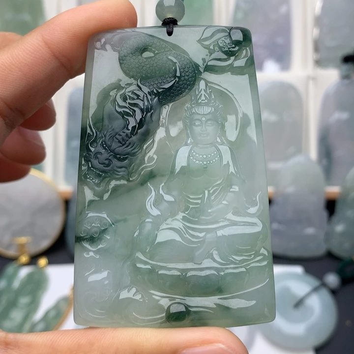 翡翠未镶嵌颈饰御龙观音