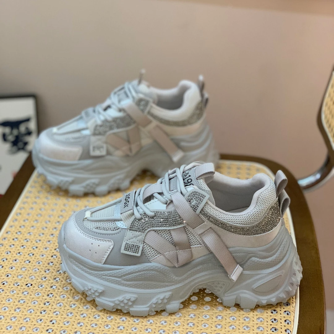 真皮时尚炸街贴钻老爹鞋女2025春季新款百搭增高厚底轻便运动鞋