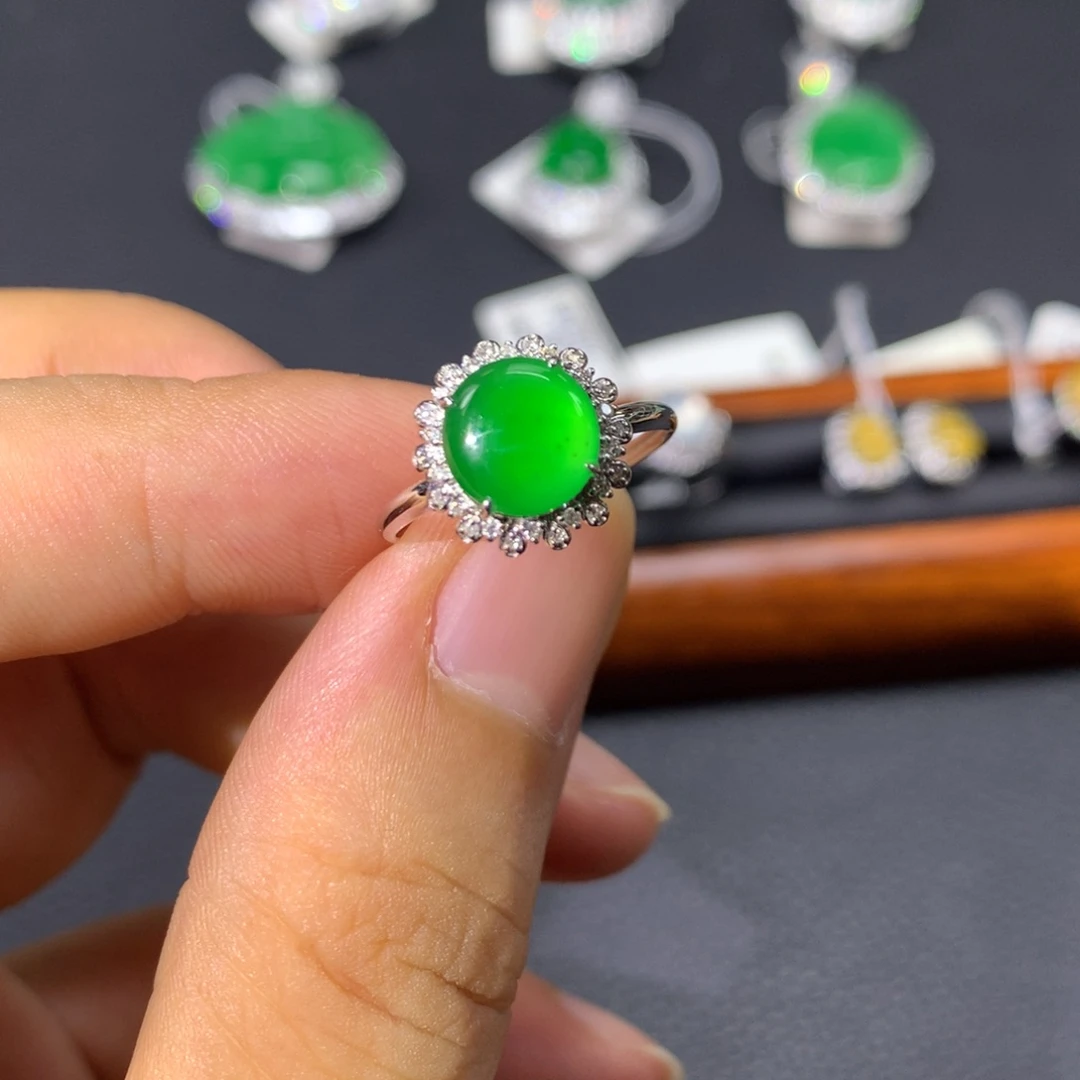 翡翠戒指18K金镶嵌翡翠