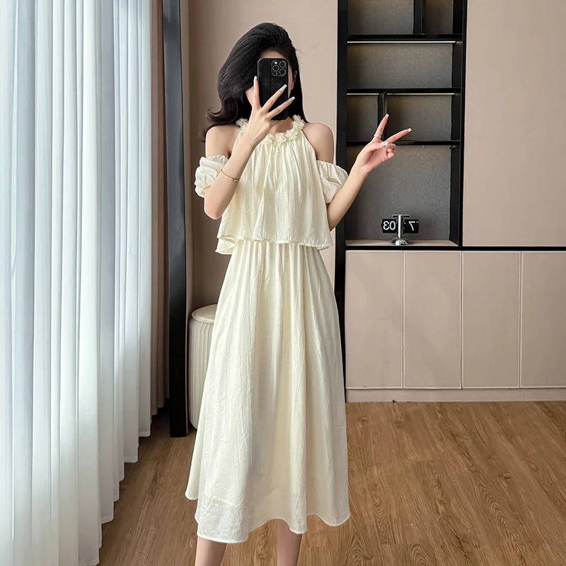 泡泡袖挂脖露肩连衣裙女夏季新款收腰气质显瘦温柔风白月光长裙女