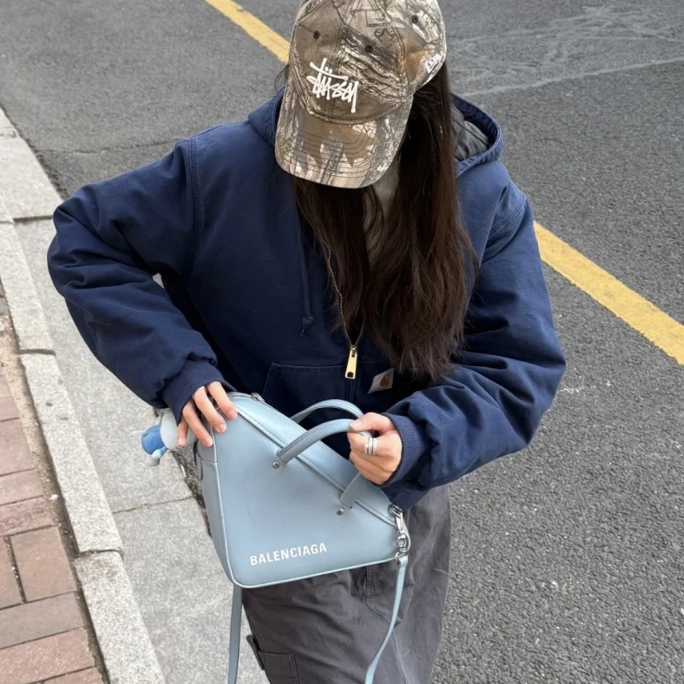 95新 Balenciaga/巴黎世家 【小考拉】巴黎世家 蓝色小号三角斜挎包