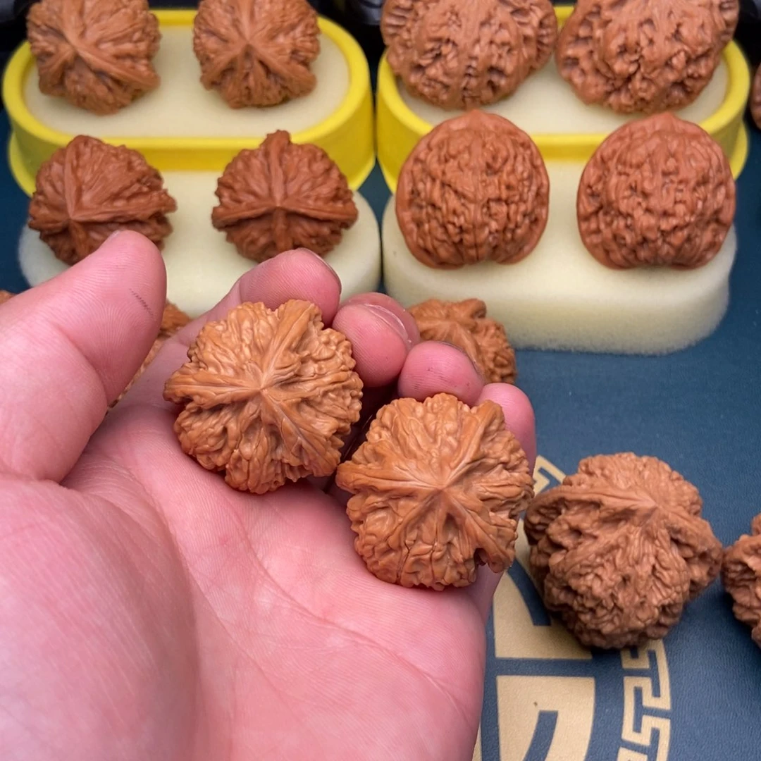 文玩核桃把件哎**呀三棱34