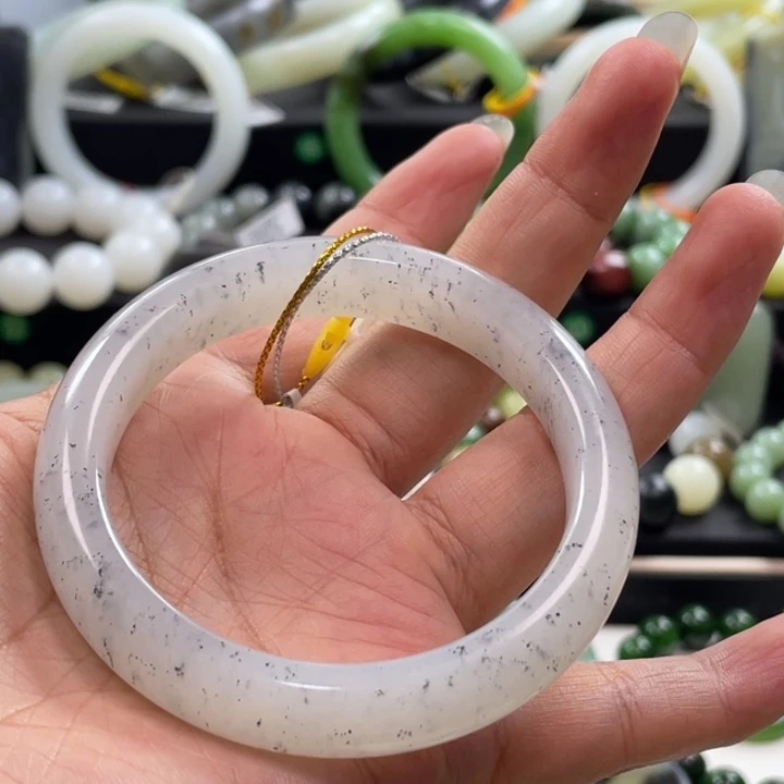 和田玉手镯未镶嵌青花流星雨