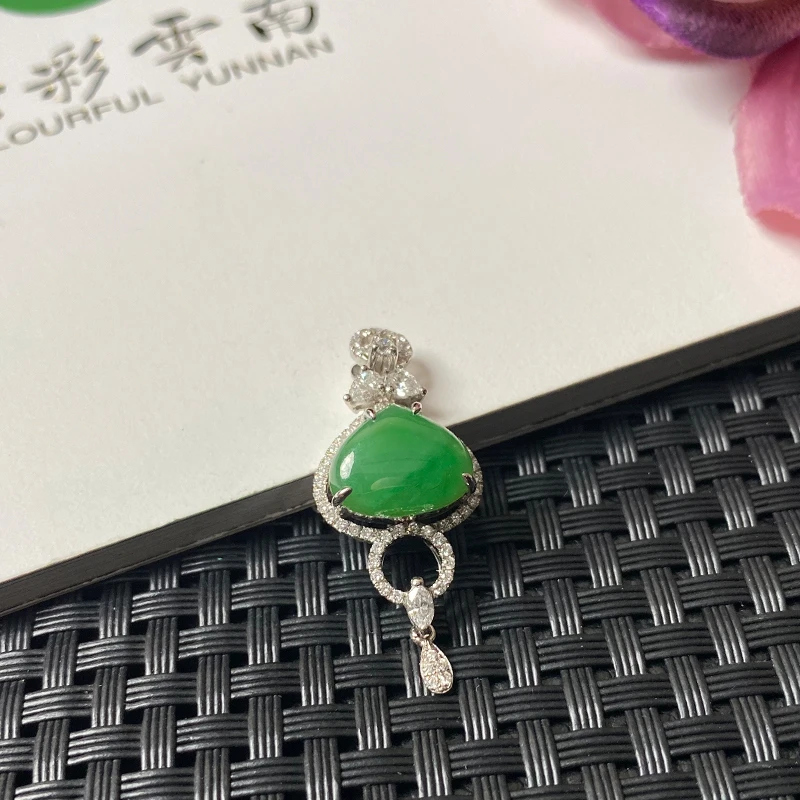 Colourful Yunnan/七彩云南冰种阳绿翡翠吊坠