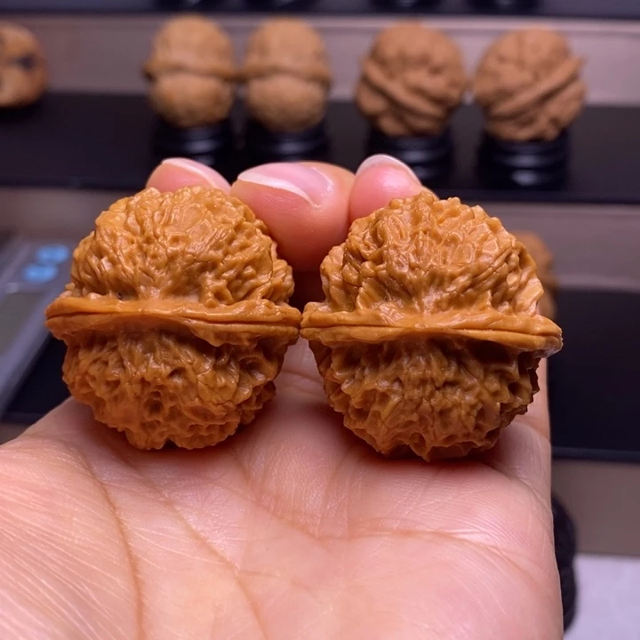 把件文玩核桃珊瑚绣球21
