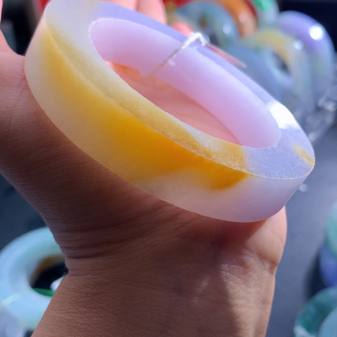 定制翡翠未镶嵌翡翠手镯