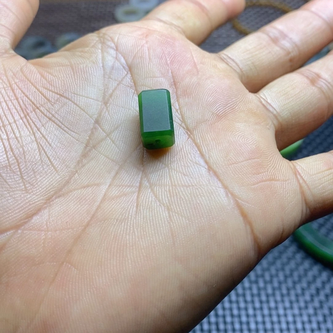 和田玉（糖玉）未镶嵌珠宝半成品快*?