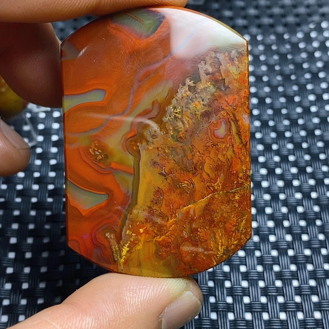 玛瑙/玉髓颈饰合金三**义