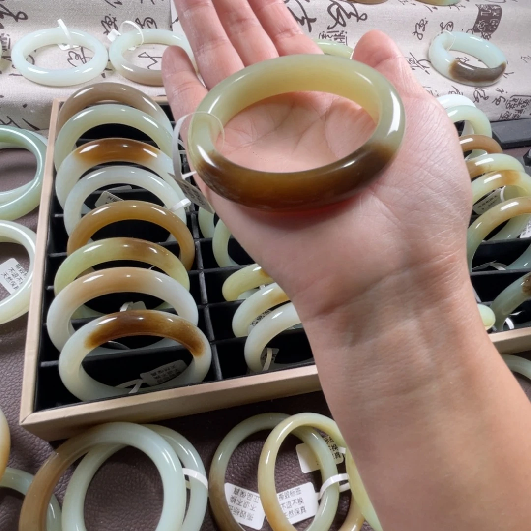 和田玉未镶嵌手镯