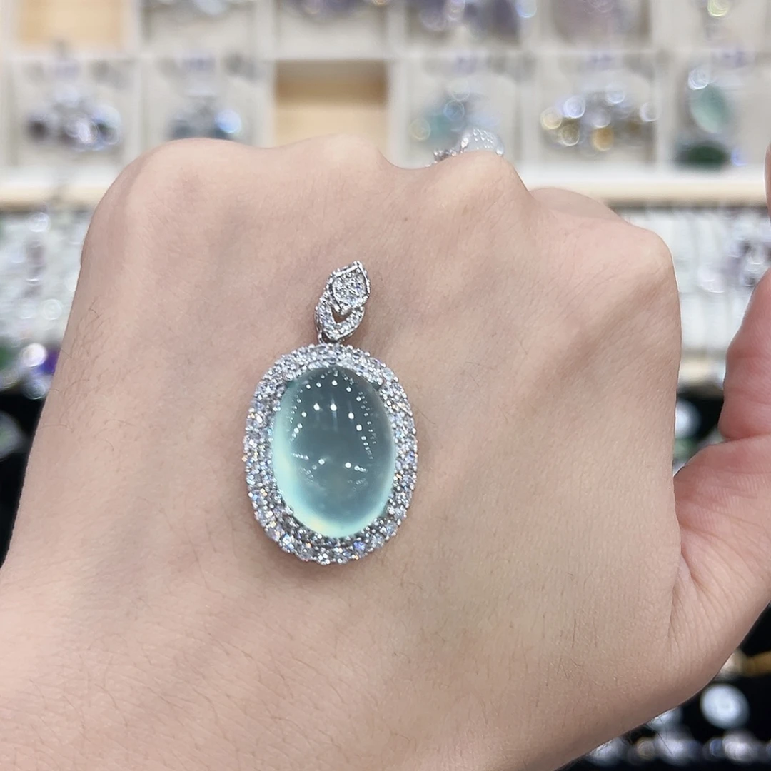 豆***儿岫玉银S925镶嵌颈饰