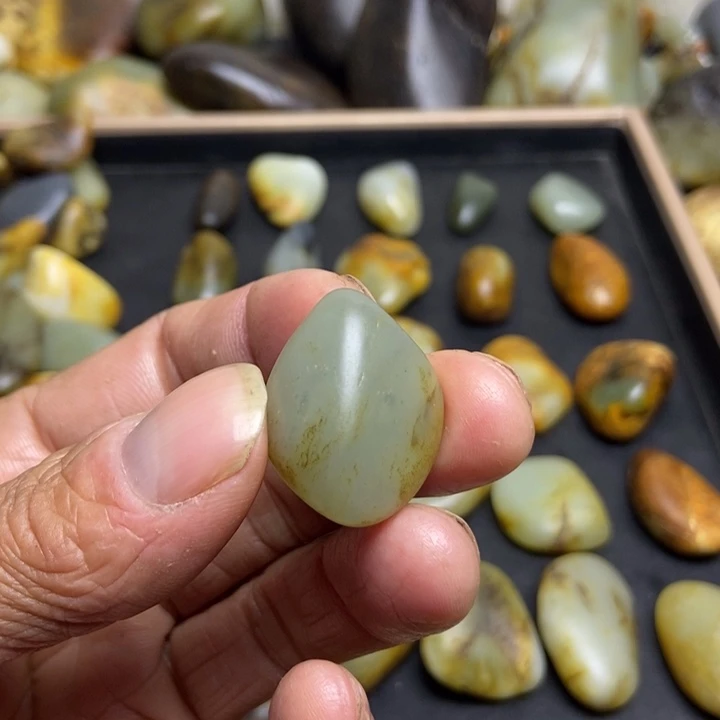 1***厅和田玉（糖玉）未镶嵌珠宝奇石