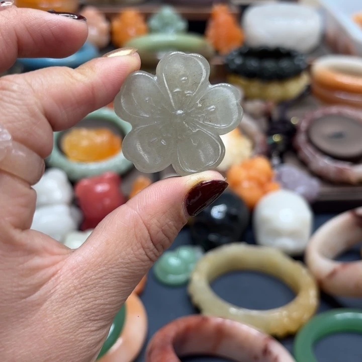 石英岩玉合金颈饰