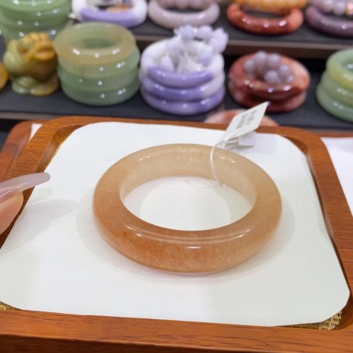 石英质玉未镶嵌手镯52加瑕疵