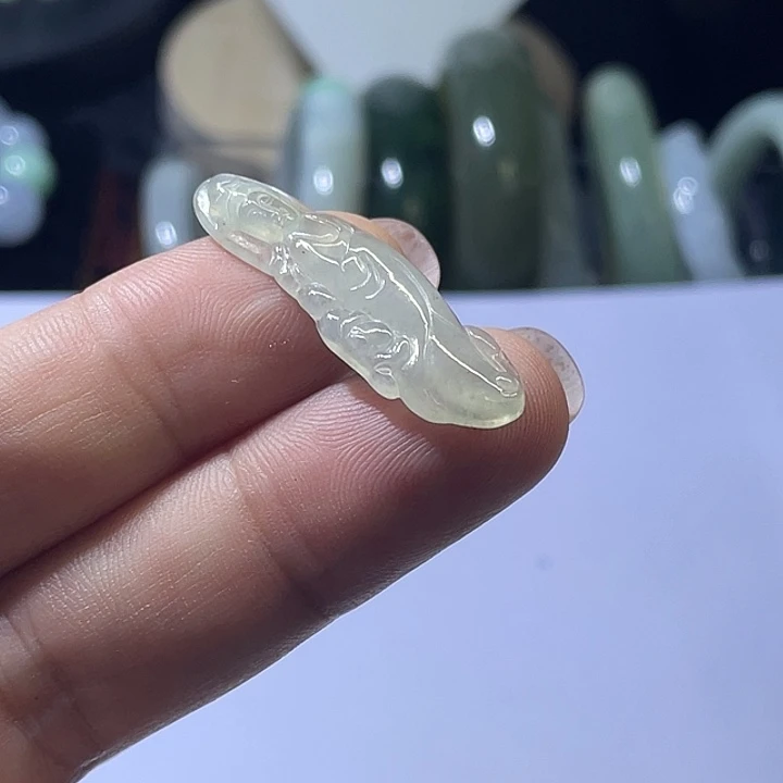 颈饰未镶嵌翡翠A货逍遥观音