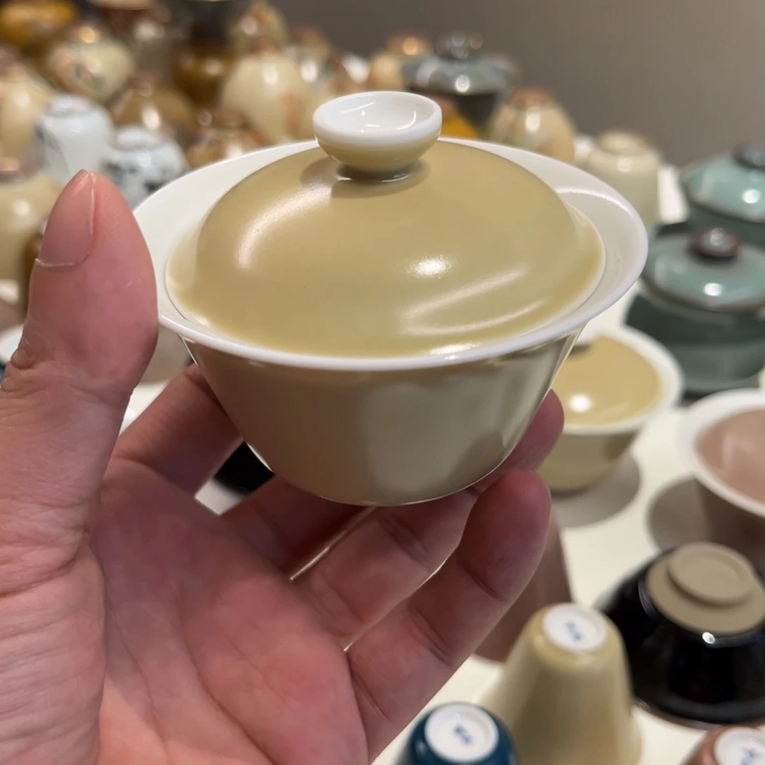 小*蚁颜色是白色还是蓝色都