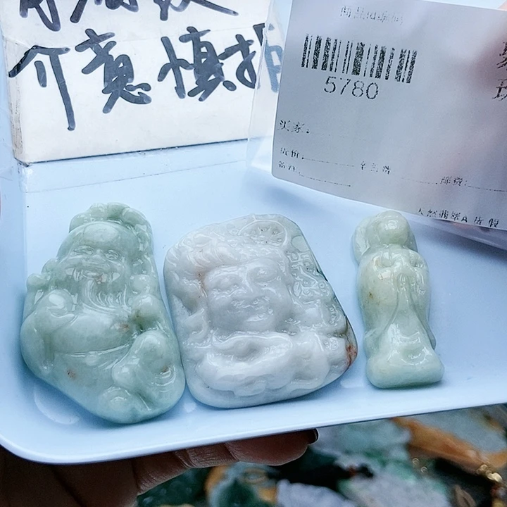 颈饰足铂镶嵌翡翠翡翠