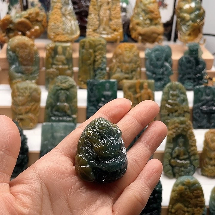 翡翠颈饰未镶嵌天然翡翠A货龙