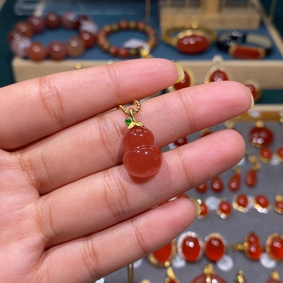 南红玛瑙18K金镶嵌颈饰