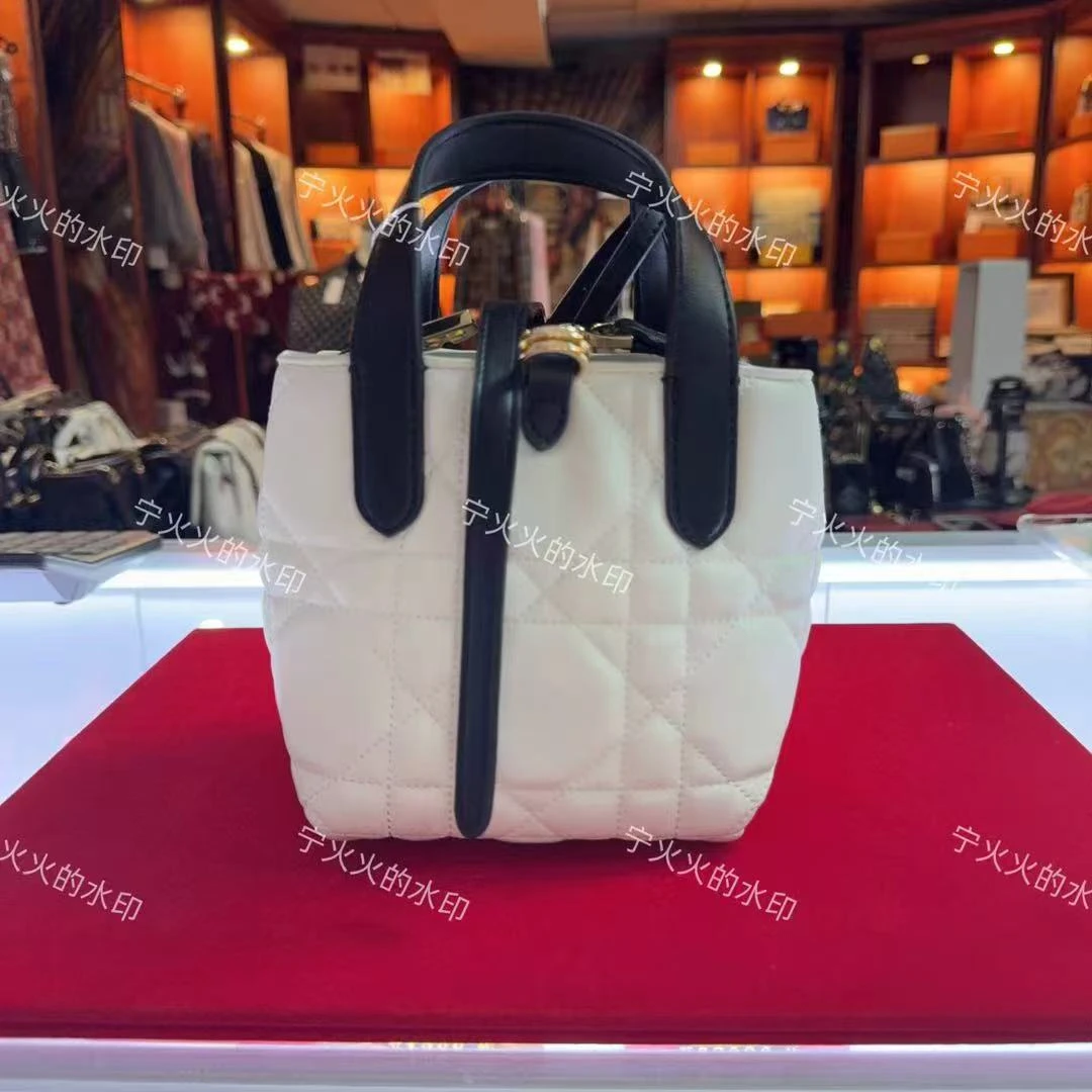 编号【E605号】按编号拍/主图为包的背面图/能拍就是有货/女包