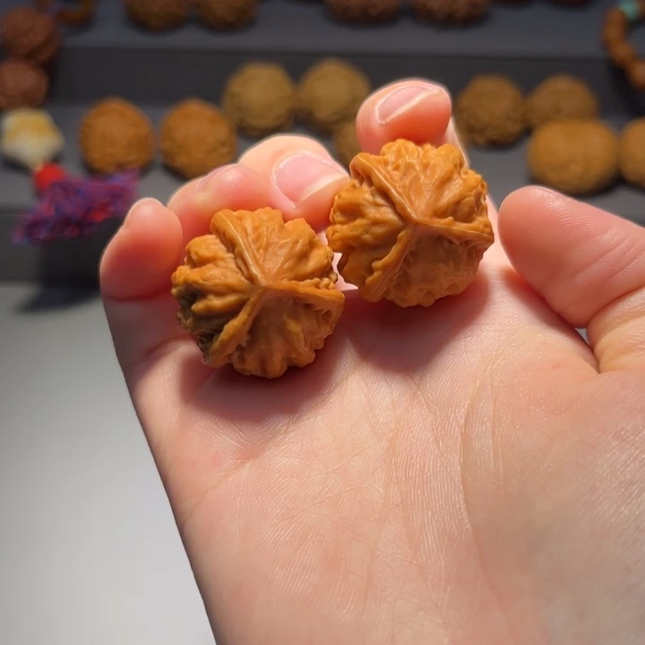 把件文玩核桃三棱048