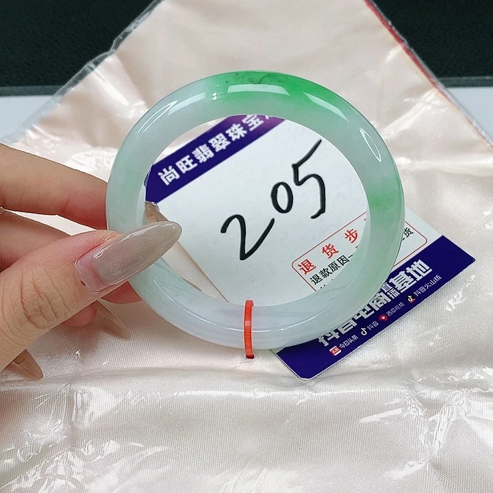 翡翠手镯未镶嵌翡翠12