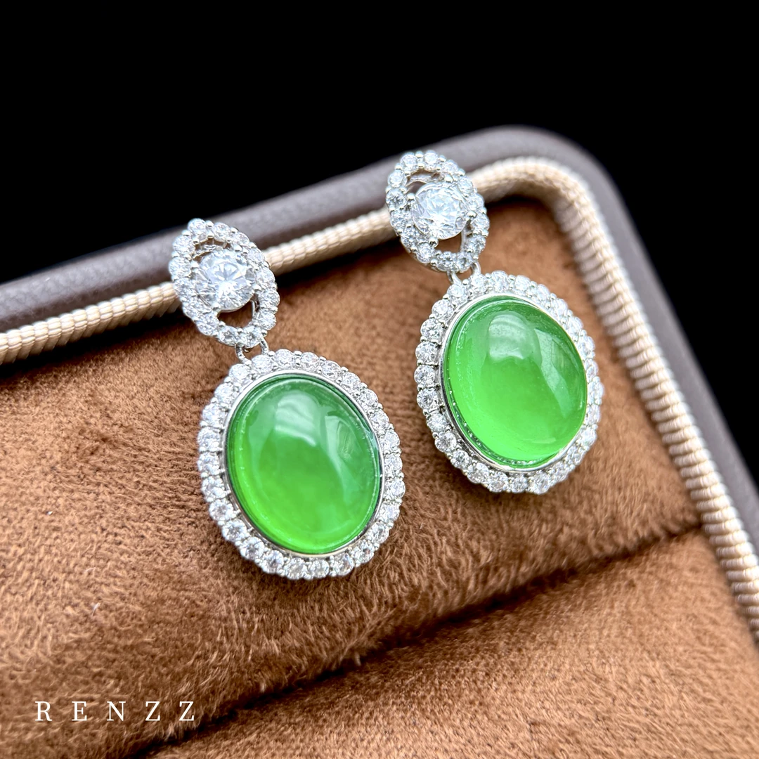 0766 设计师绿色圆牌耳钉