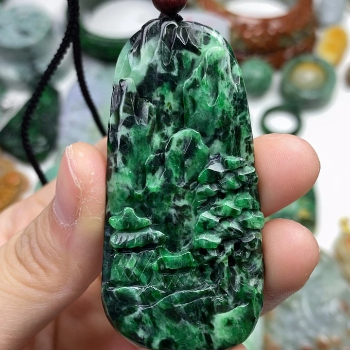 颈饰未镶嵌翡翠吊坠