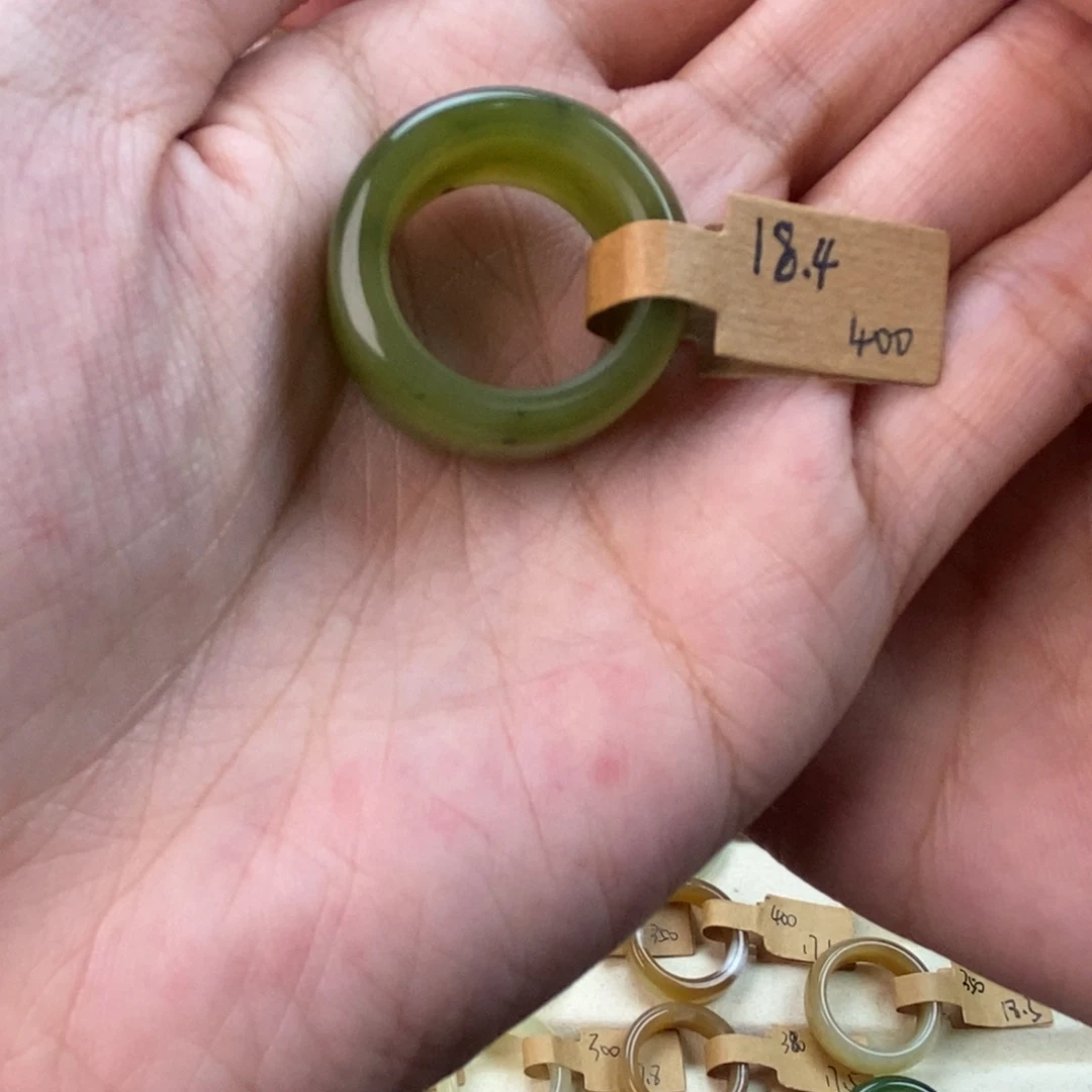 木***子和田玉未镶嵌颈饰