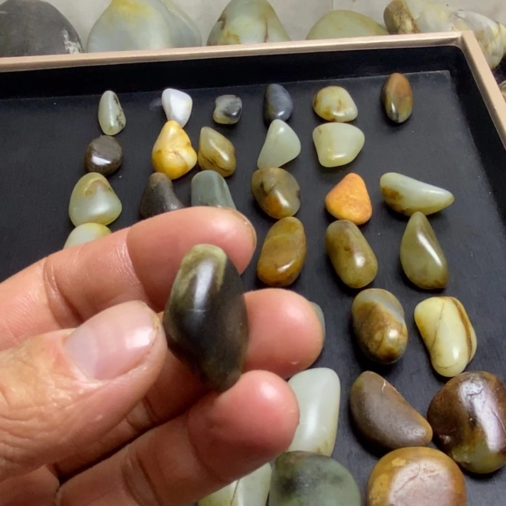 天***场和田玉（糖玉）未镶嵌珠宝奇石