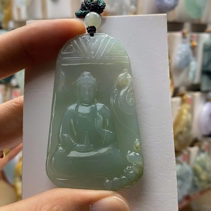 翡翠未镶嵌颈饰每天好