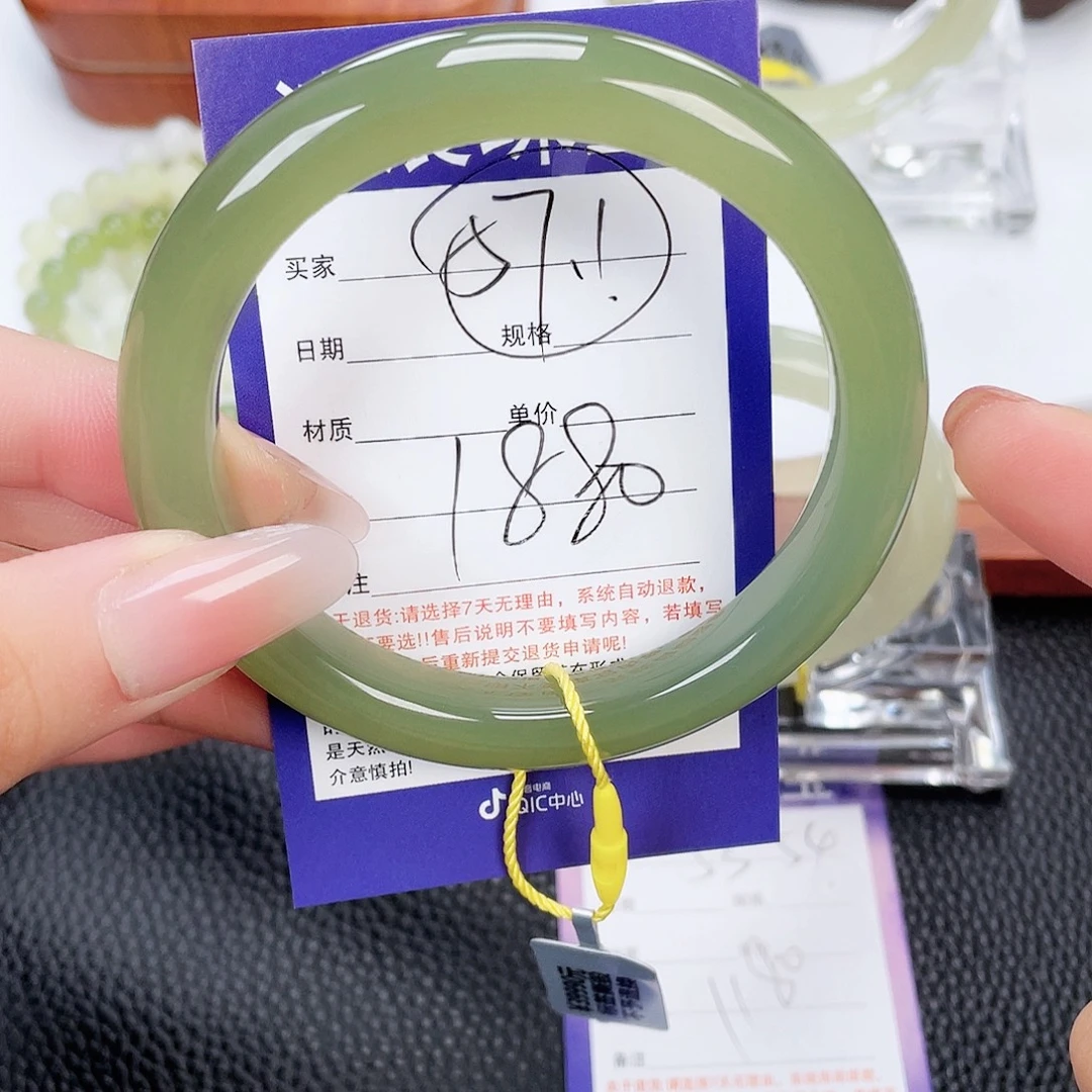 和田玉未镶嵌手镯