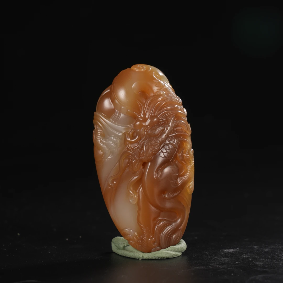 lot44精工和田糖白玉俏色龙挂件/保利拍卖