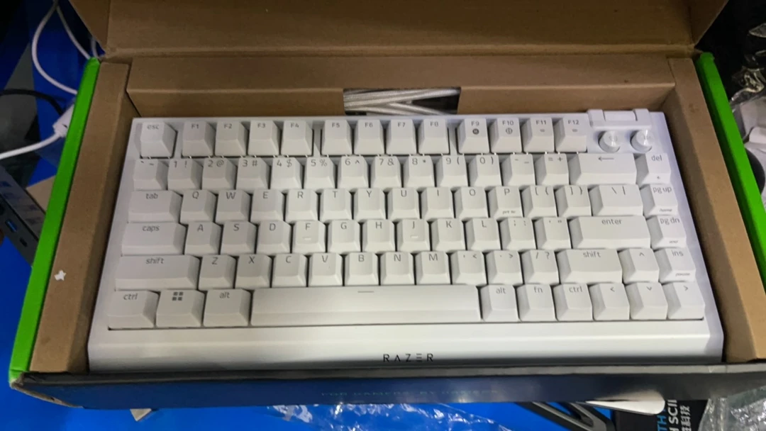 95新 Razer/雷蛇 BLACKWIDOW V4 75%有线机械键盘 白色 编码C441