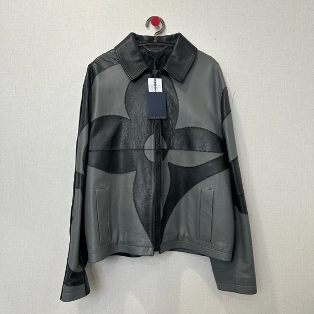 未使用 LouisVuitton/路易威登 大三花皮衣/尺码52/编号11729