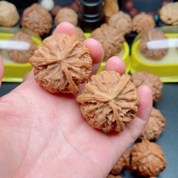 吊坠文玩核桃苹果园狮子头三棱42×42×42