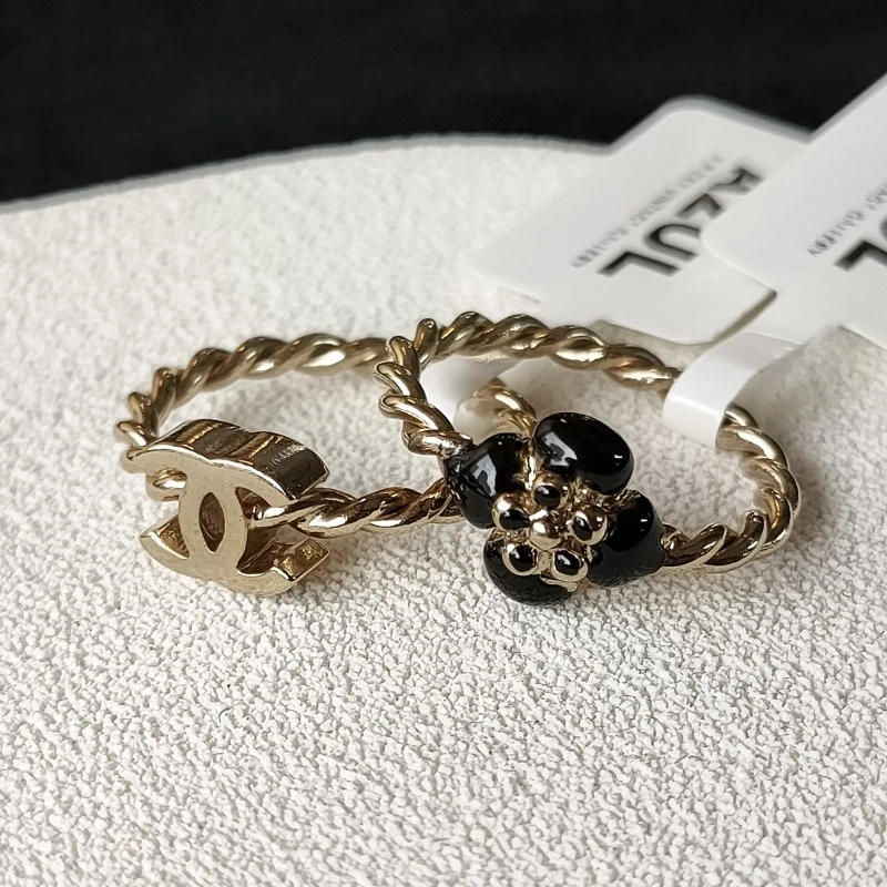 95新 Chanel/香奈儿 14V麻花链双C珐琅花朵戒指套装49码 50526