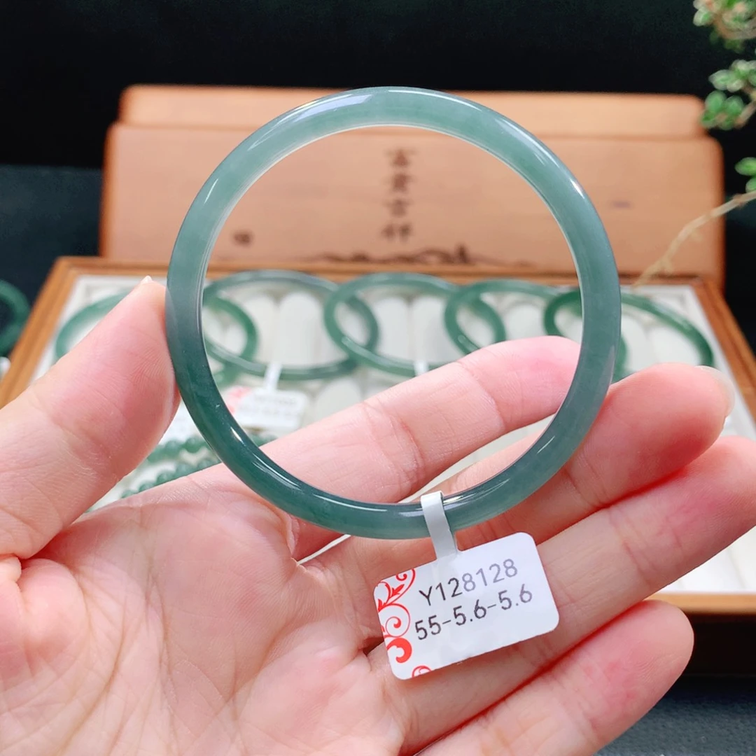 翡翠手镯（圆镯）未镶嵌