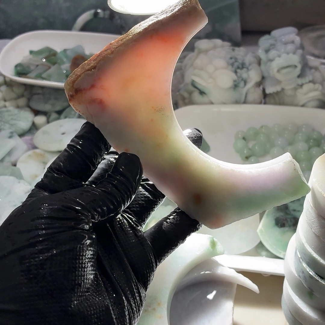 翡翠未镶嵌颈饰边角料